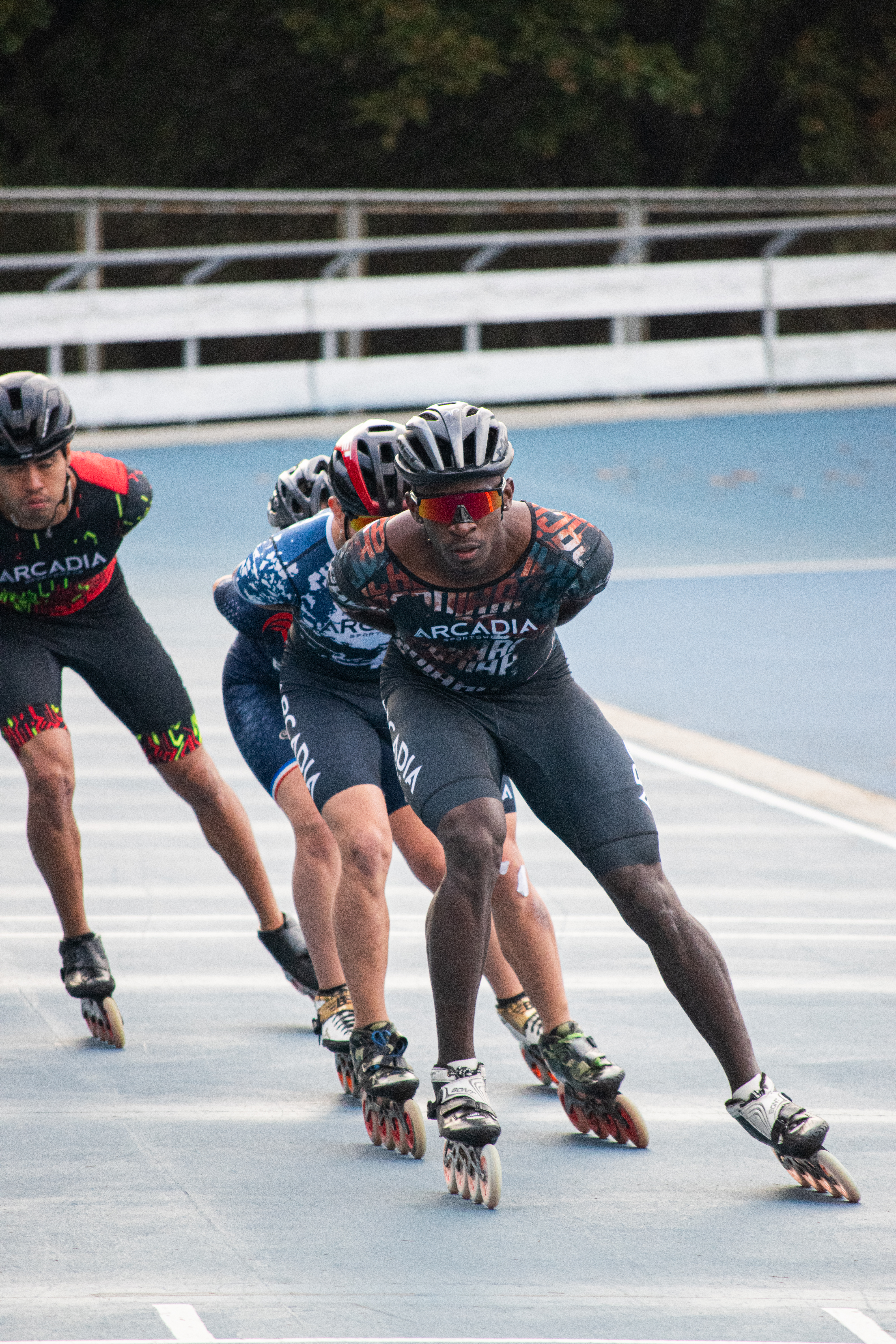 Atleta enfocado en velocidad